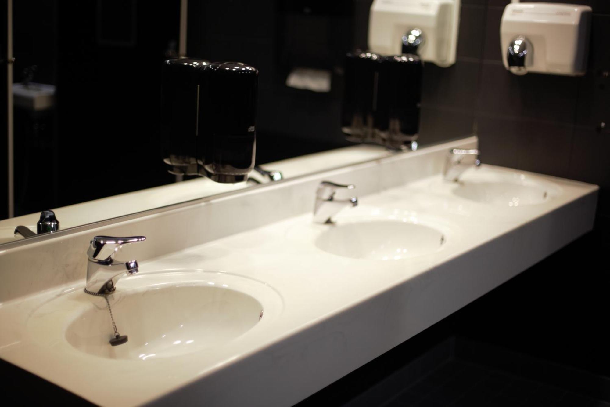 Indoor Camping Helsinki Hotel Bagian luar foto