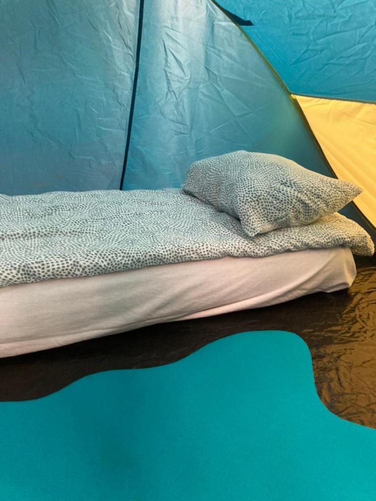 Indoor Camping Helsinki Hotel Bagian luar foto