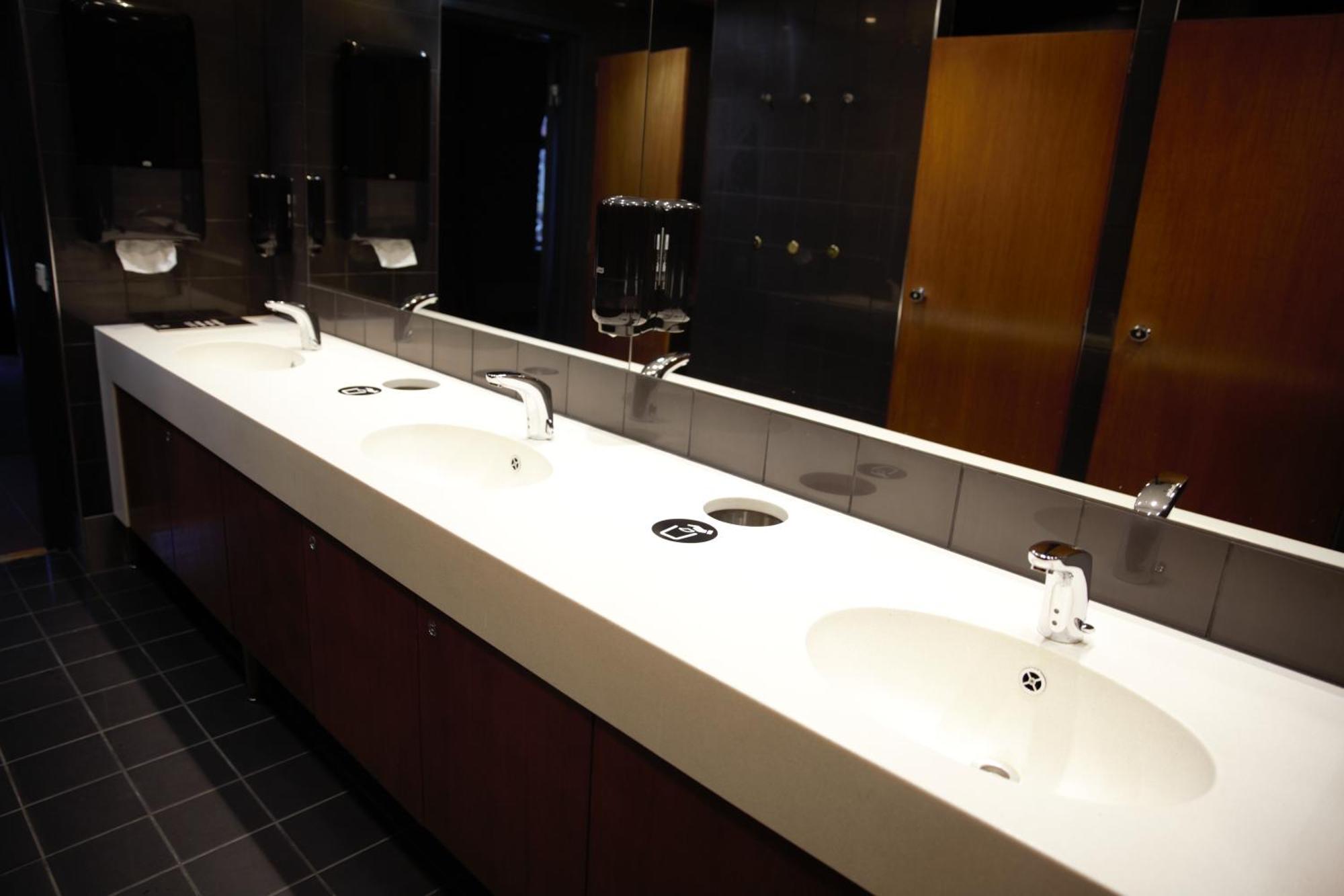 Indoor Camping Helsinki Hotel Bagian luar foto