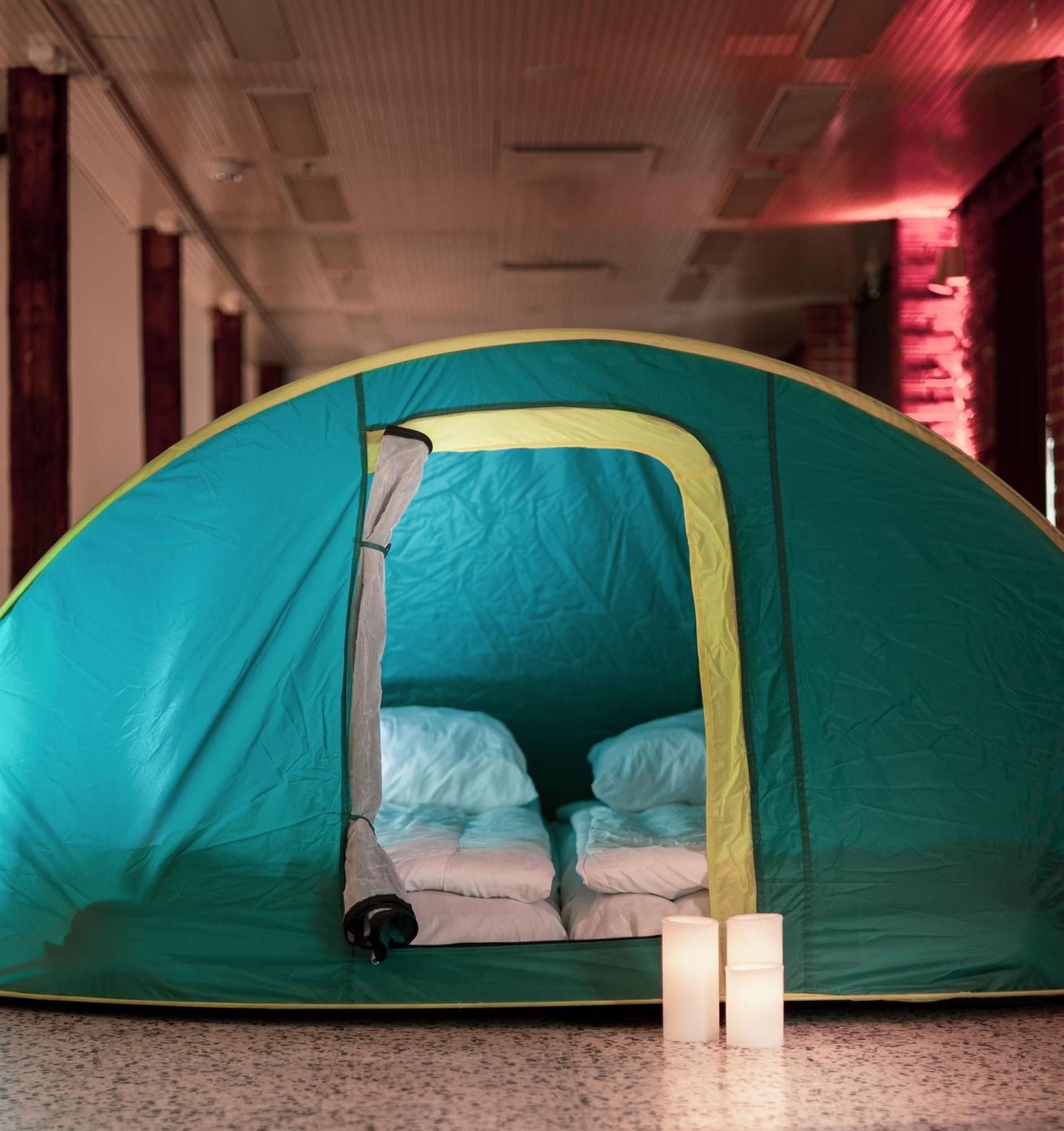 Indoor Camping Helsinki Hotel Bagian luar foto