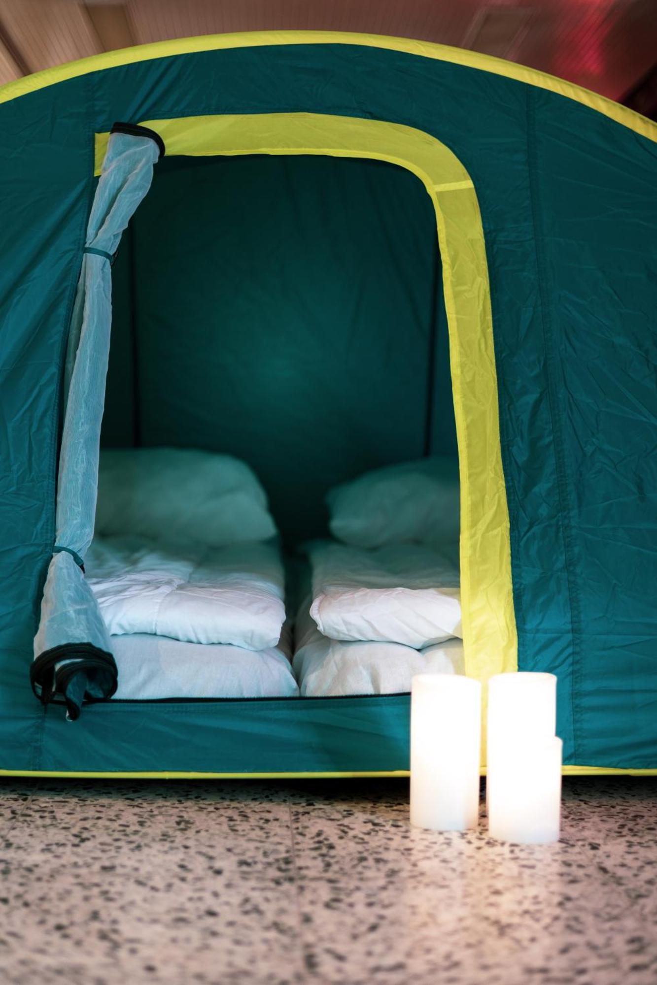 Indoor Camping Helsinki Hotel Bagian luar foto