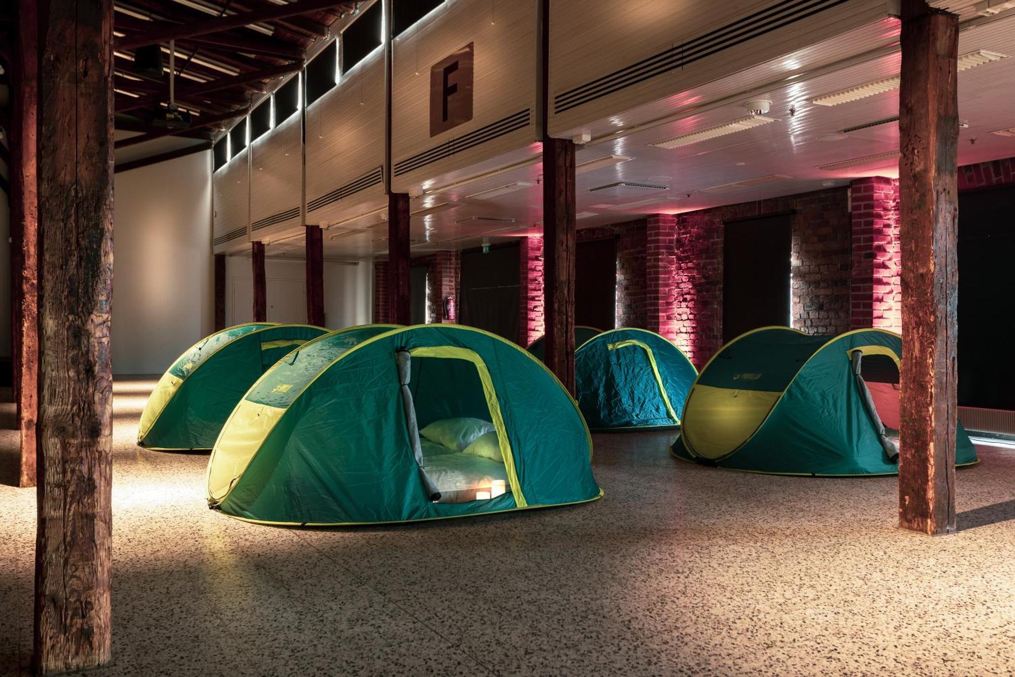 Indoor Camping Helsinki Hotel Bagian luar foto